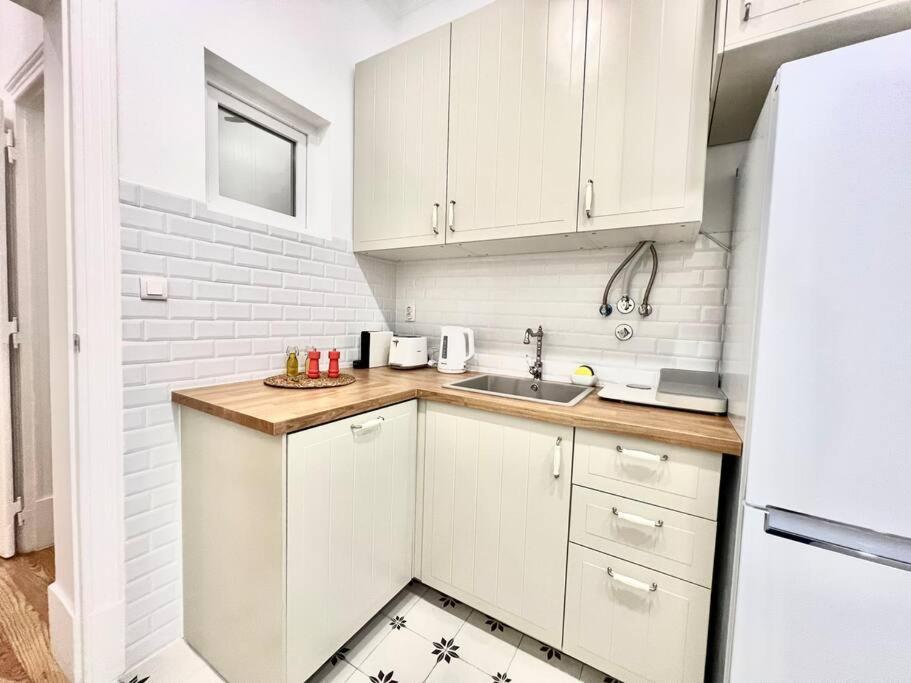 Beautiful Gloria - 120m2 With A/c And Garden Lissabon